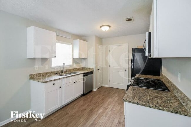 Building Photo - 1417 Oak Knoll Dr NE