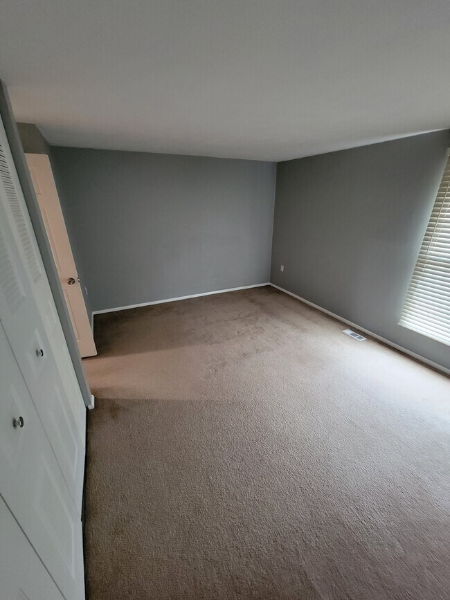 Building Photo - 175 Cranbrooke Dr