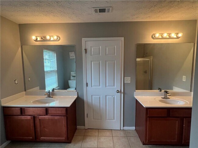 Building Photo - 58 Providence Run Ct SE