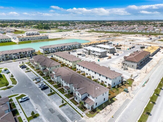 Building Photo - 2661 SE 28th St