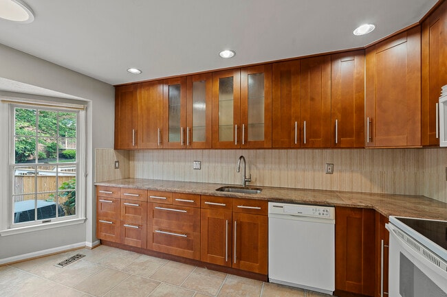 Building Photo - 7 Willwood Ct