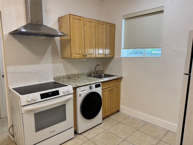 Primary Photo - 1021 NW 3rd St