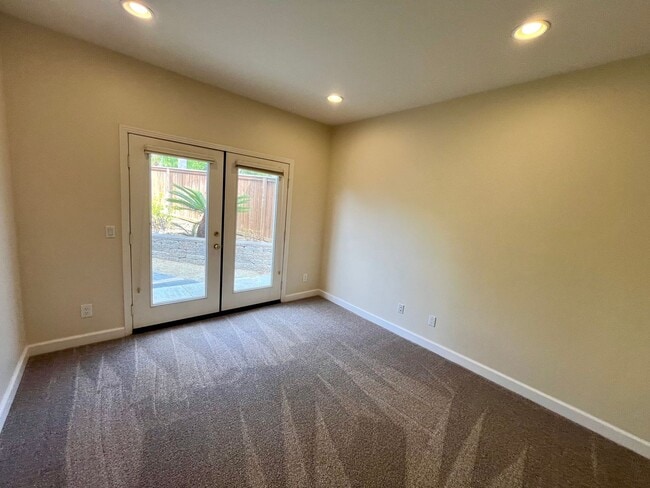 Building Photo - Carlsbad 4 bedroom Stunner on Cul-de-sac w...