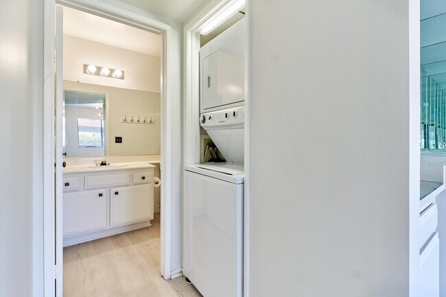 Building Photo - 2420 Los Coyotes Dr