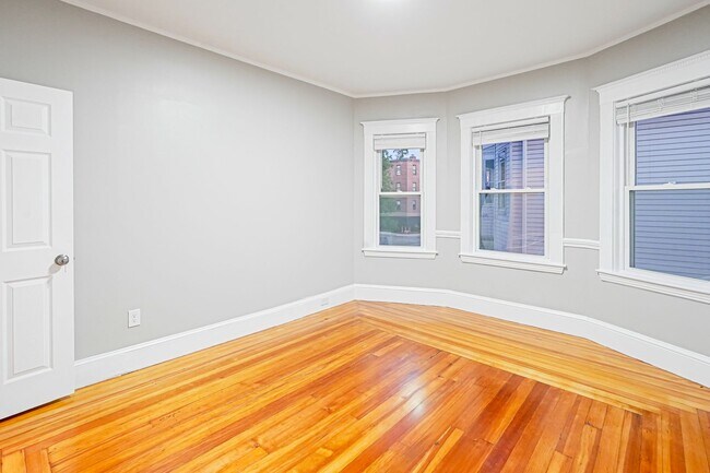 Building Photo - 381 Adams St