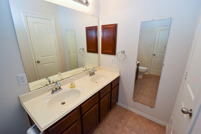 Building Photo - 3615 Bridgebluff Ln
