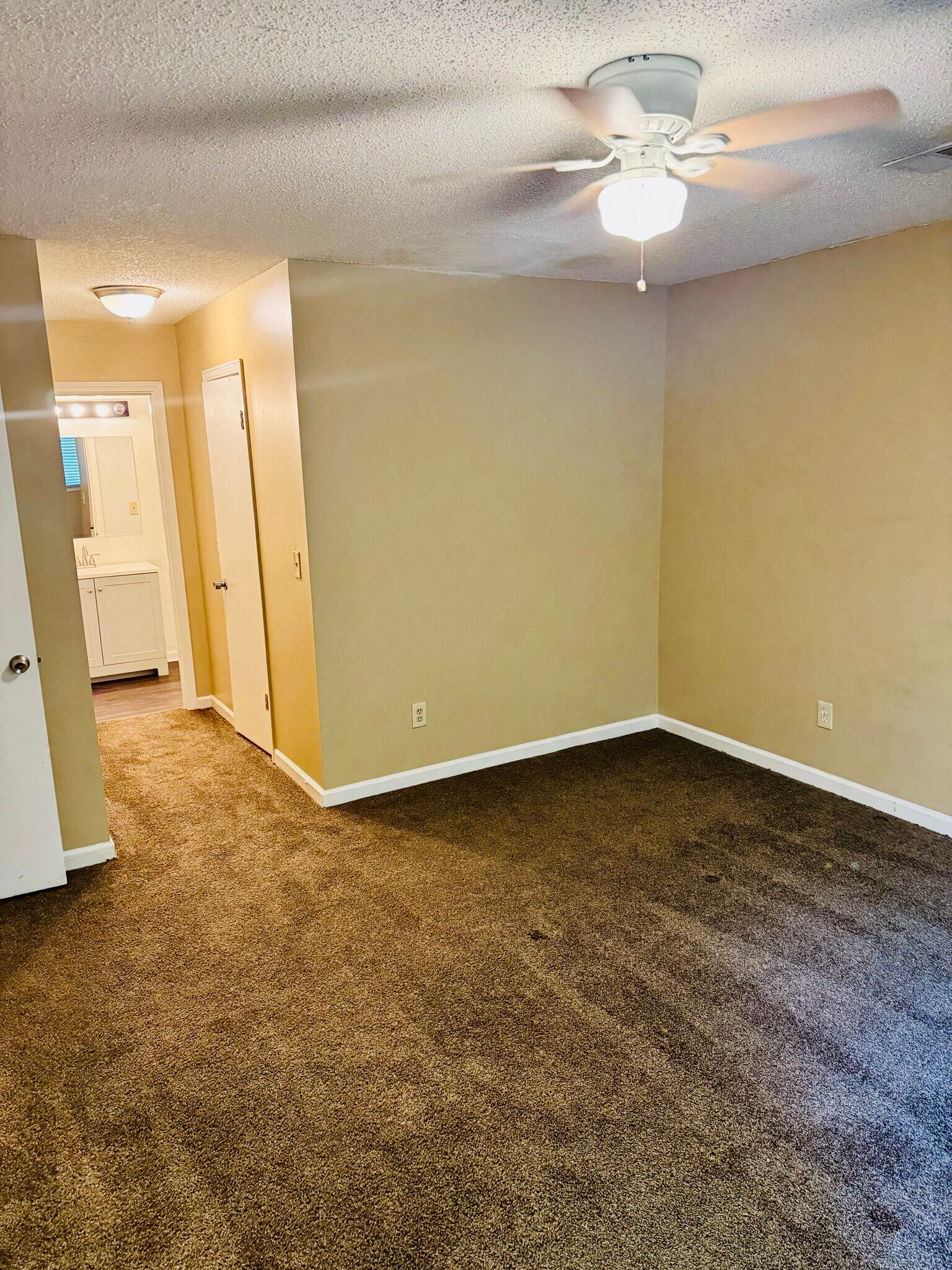 Building Photo - 1704 Riverside Ct NE