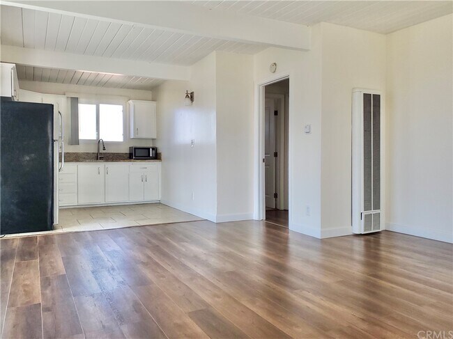 Building Photo - 25081 La Cresta Dr
