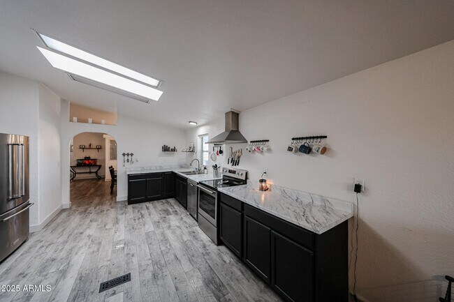 Building Photo - 11275 N 99th Ave