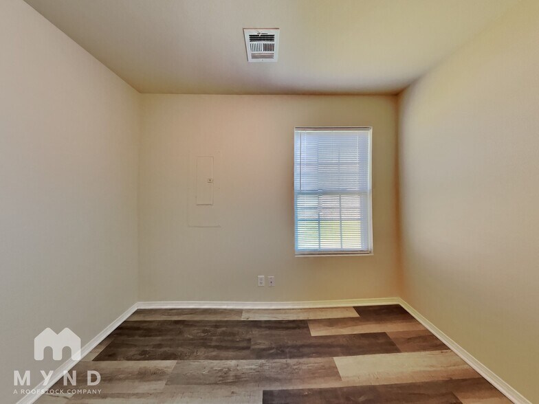 Building Photo - 5717 N 33rd St
