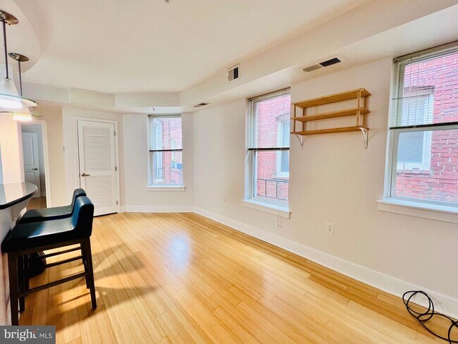 Building Photo - 1108 Columbia Rd NW