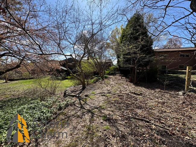 Building Photo - Spacious 5 Bedroom 3 Bath + Den Single Family Detached Home