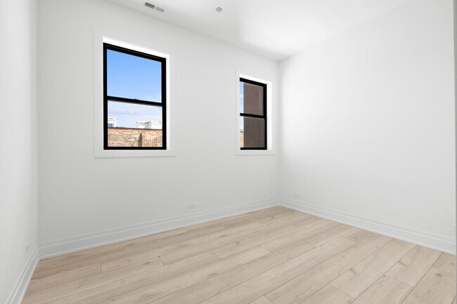 Building Photo - 1331 W Taylor St