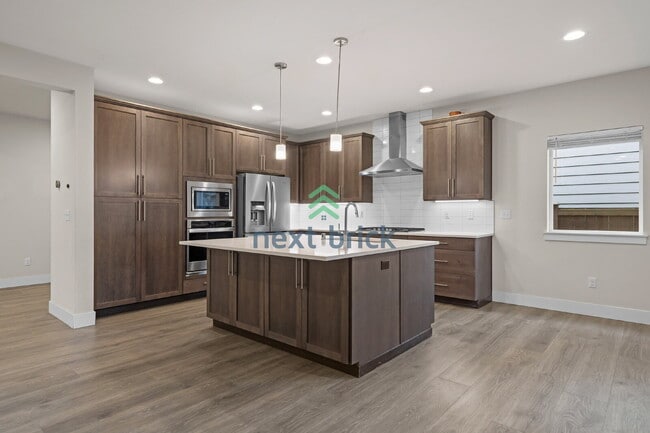 Building Photo - 5 BED & 2.5 BATH SINGLE FAMILY HOUSE FOR RENT