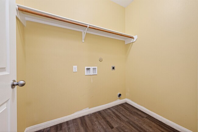 Building Photo - 30914 W Lost Creek Blvd