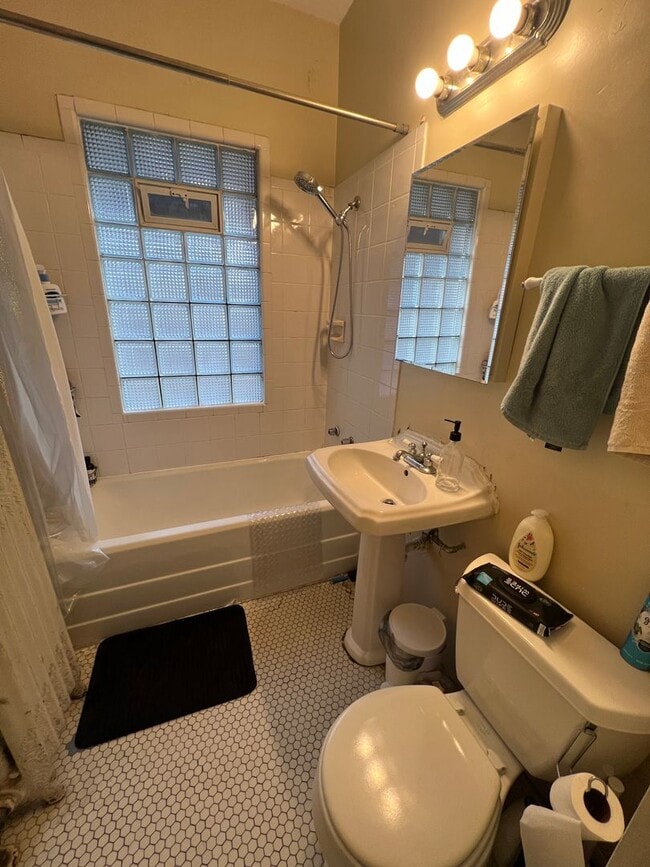 Building Photo - 2937 N Frederick Ave