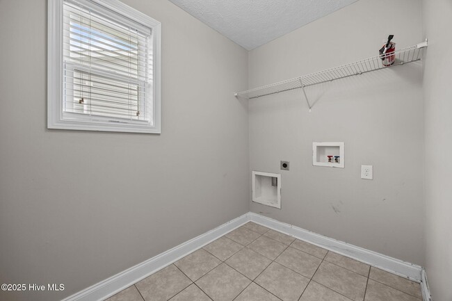 Building Photo - 123 Lightwater Dr