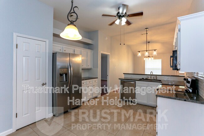 Building Photo - 904 Ballard Dr