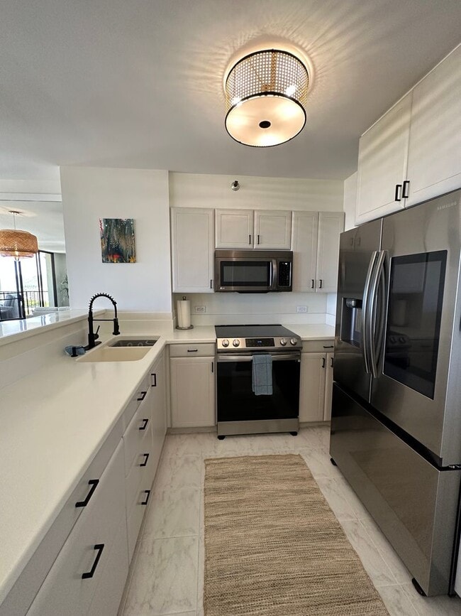 Building Photo - Stunning Panoramic Ocean Views! Fully furnished, fully renovated, 2 bedroom, 2 bathroom unit at W...