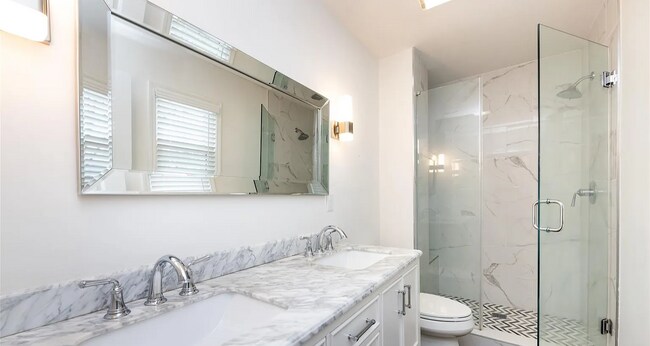 Building Photo - 6725 Castlegate Dr