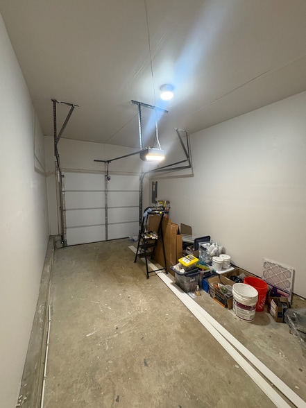 Building Photo - 7 Chapel Hill Rd