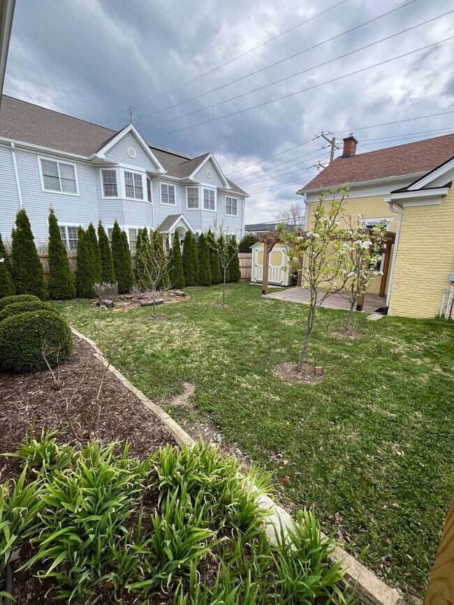 Building Photo - Premium location!  Downtown 3BR 2.5BA with 2 car garage