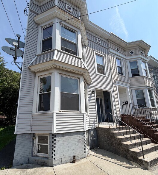 Building Photo - 69 Dana Ave