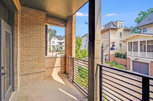 Building Photo - SouthEnd Luxury + Included Utilities (Gas,...