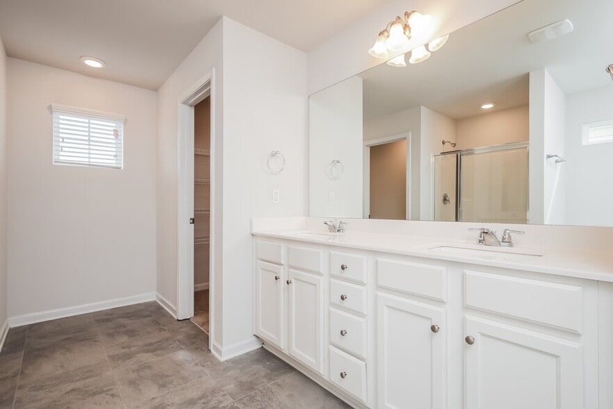 Building Photo - 371 Hamilton Pointe Dr