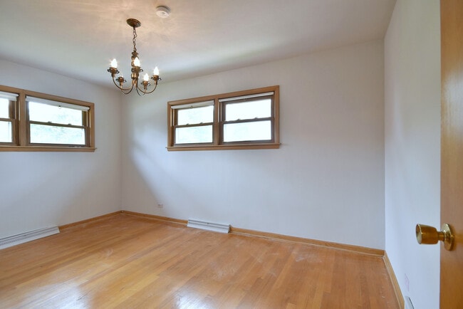 Building Photo - 8006 W Courtland Ave