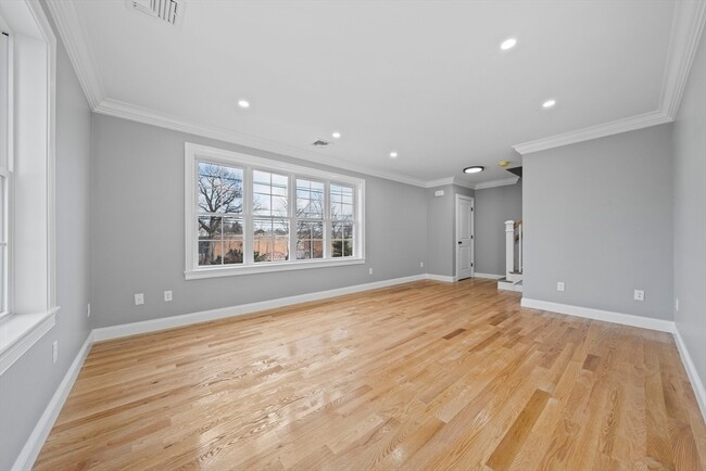 Building Photo - 473 Newport Ave