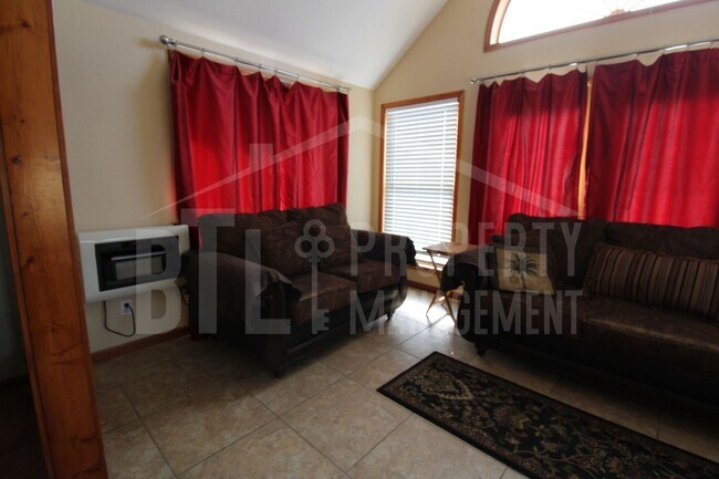 Building Photo - 4-bedroom, 3.5-bath home in Kirbyville, MO.