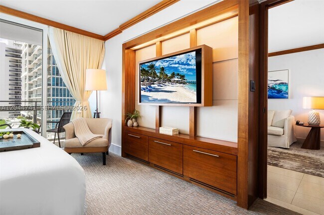 Building Photo - 6801 Collins Ave