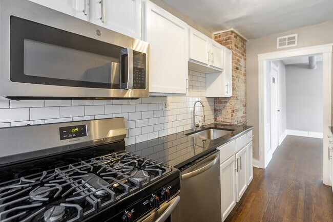Building Photo - 609/611 e 43rd Street