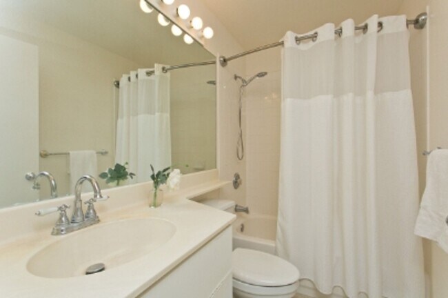 Building Photo - 94-560-560 Lumiauau St