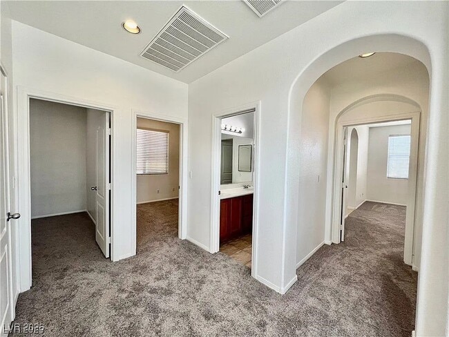 Building Photo - 732 Blue Barrel St