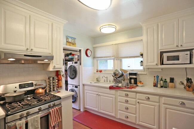 Building Photo - OPEN HOUSE: Sunday (6/1) from 3:00pm to 4:...