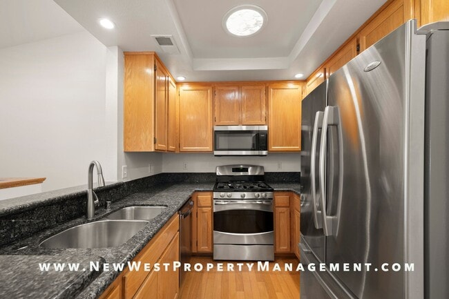 Building Photo - Exquisite North Park/University Heights Townhome, Small Pet Ok!