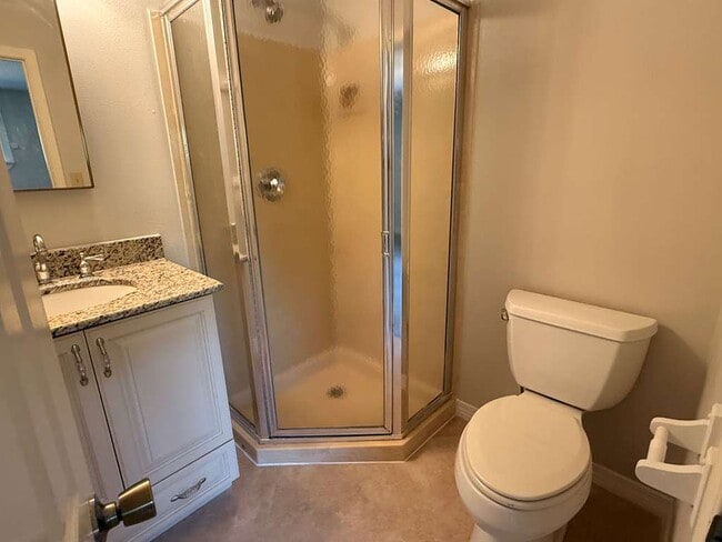 Building Photo - 806 Regatta Cir
