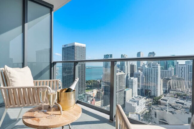 Building Photo - 601 NE 1st Ave