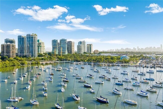 Building Photo - 2831 S Bayshore Dr