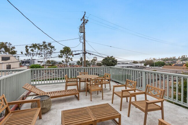 Building Photo - Catalina Apartments