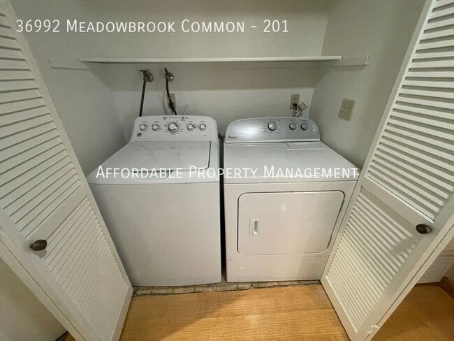 Building Photo - 36992 Meadowbrook Common