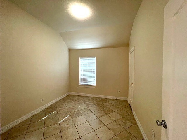 Building Photo - 408 Cedar Point Dr