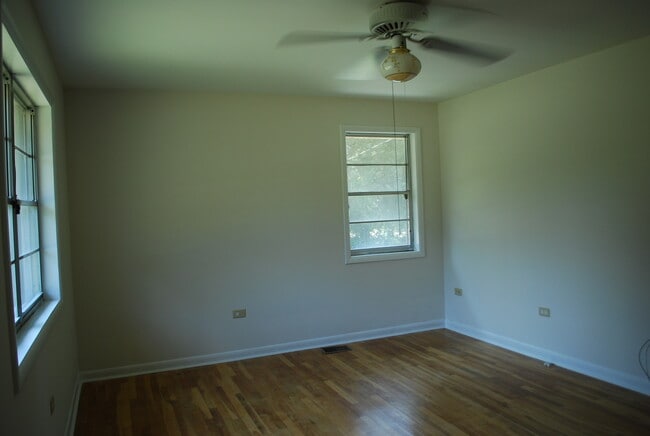 Building Photo - 102 Magnolia St