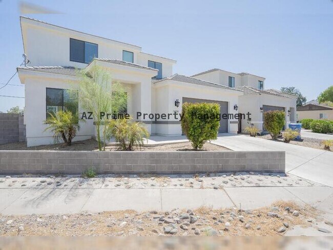 Building Photo - 1409 E Shangri La Rd