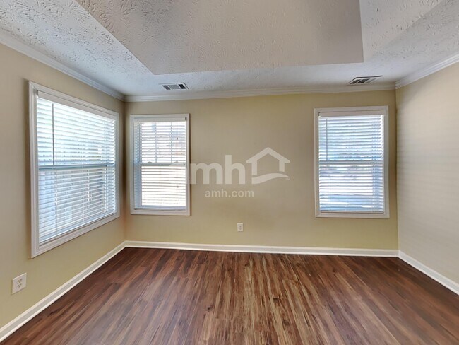 Building Photo - 303 Cole Creek Dr