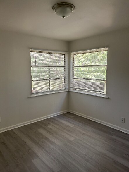 Building Photo - 8045 Busiek Ave