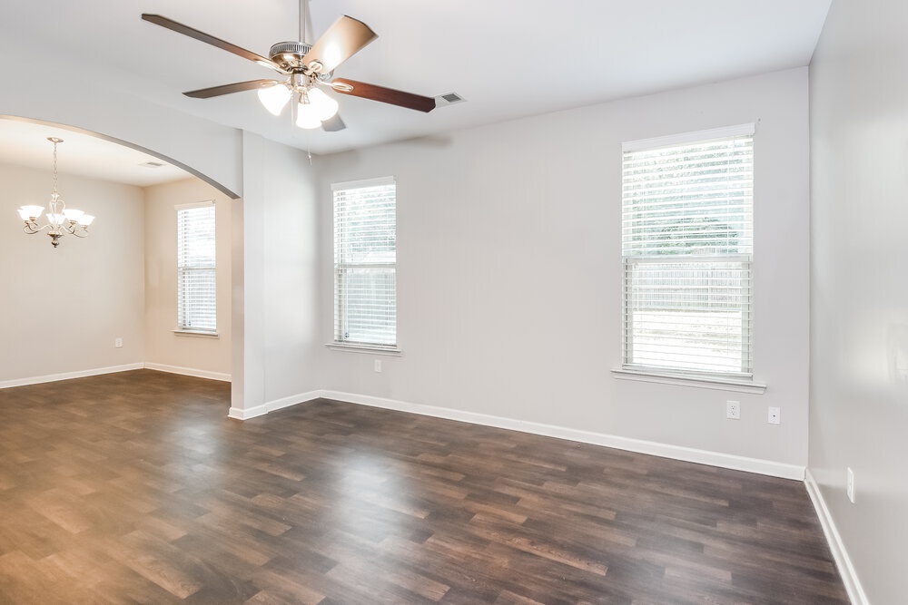 Building Photo - 255 Magnaview Dr