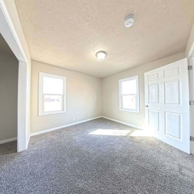 Building Photo - Updated 3 Bedroom 2 Bath Home-Located in Boone, IA